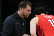 杨瀚森要换教练了？斯普利特基本无缘留任 利拉德已推荐新帅人选|开拓者|达米安·利拉德|赫策尔|提亚哥-斯普利特|达米安-利拉德_新浪体育_新浪新闻